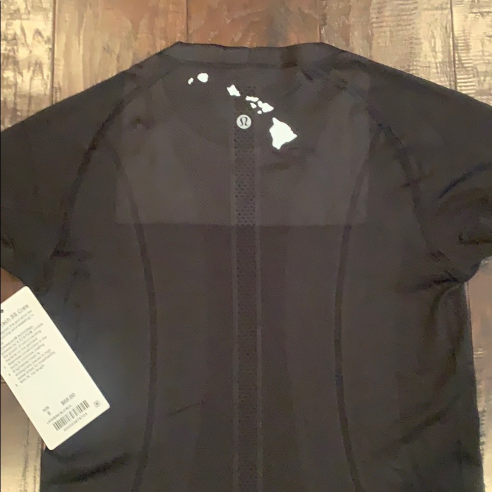 SOLD Hawaii black swiftly tech SS Crew size 8